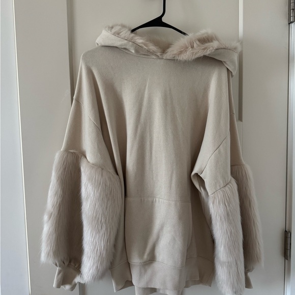 Women's Cream Hooded Sweater medium express one eleven faux fur cozy Christmas - Picture 9 of 10